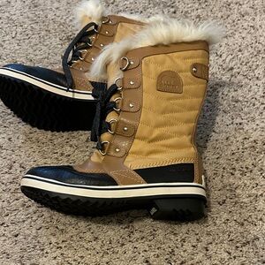 Sorel Women's Brown and Black Winter Boots